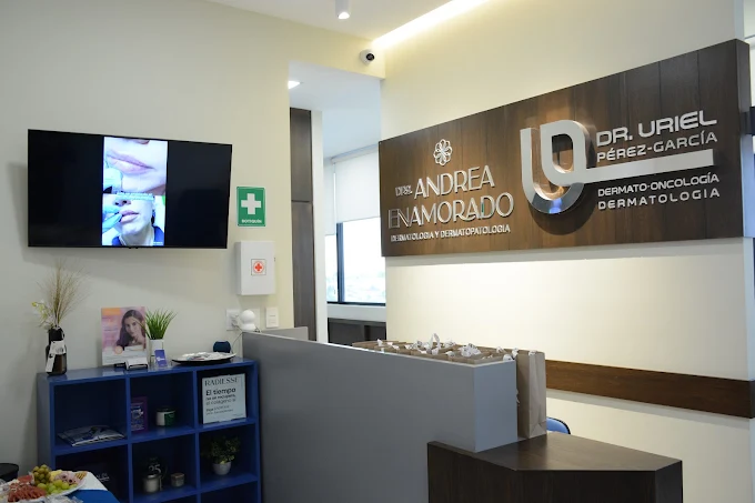 Diagnóstico clínico de acné, rosácea, alopecia, melasma, lunares, tratamiento de dermatitis y detección de cáncer de piel en Puebla.